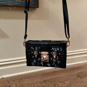 Artsy box shoulder bag